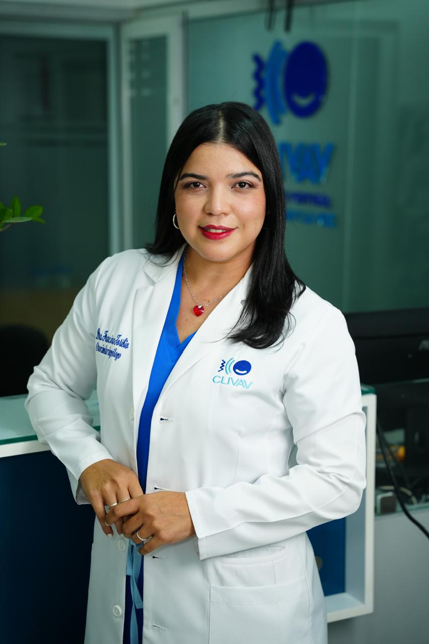 Dra. Francina Toribio Blanco en su consultorio